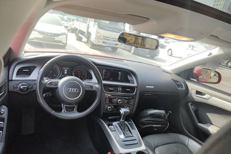 Used Audi A5 2014 Sportback 45 TFSI Center Console