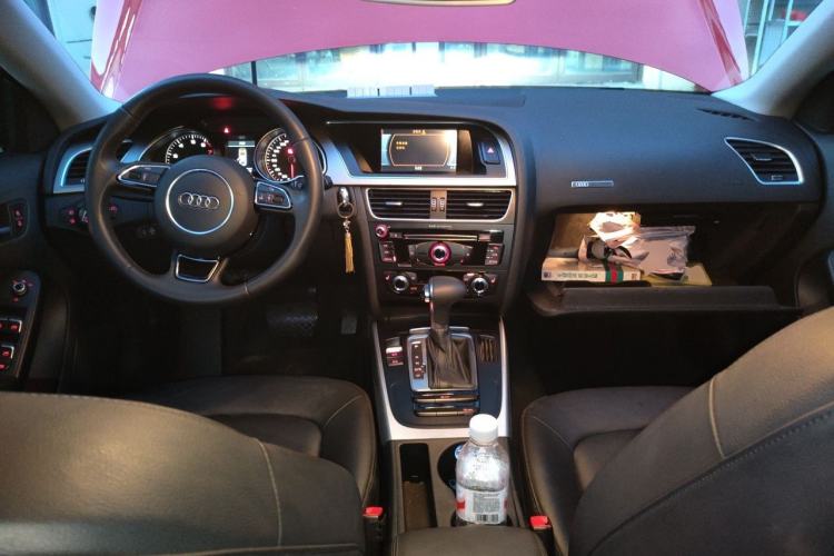 Used Audi A5 2014 Sportback 45 TFSI Center Console