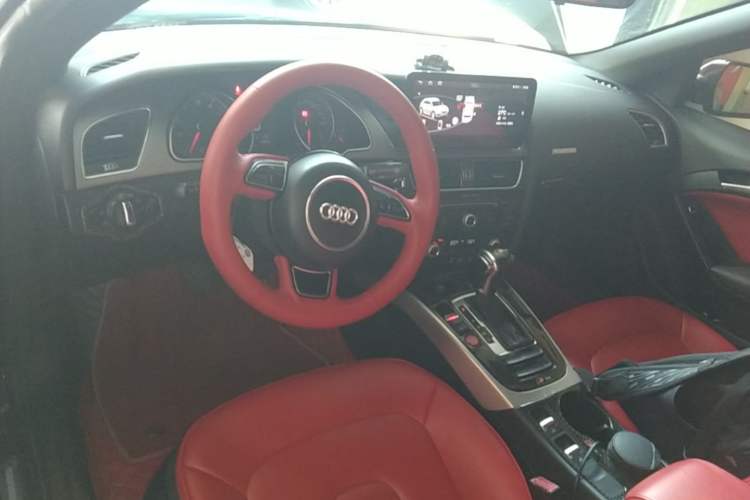 Used Audi A5 2014 Cabriolet 45 TFSI Center Console