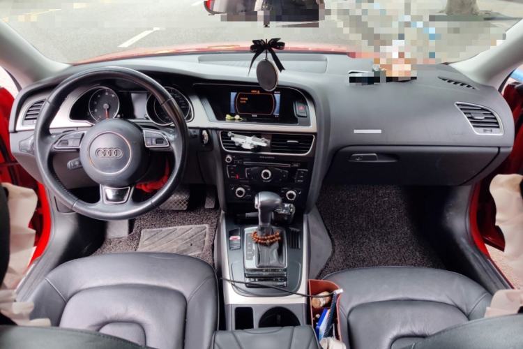 Used Audi A5 2014 Sportback 45 TFSI Center Console