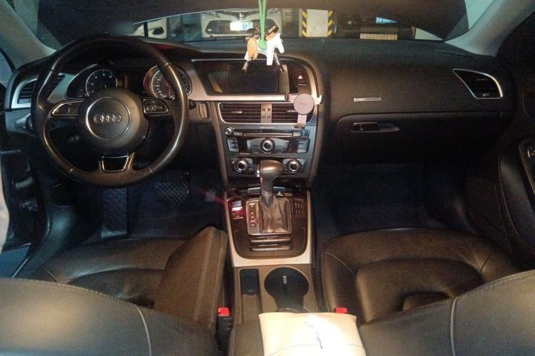 Used Audi A5 2014 Sportback 45 TFSI Center Console