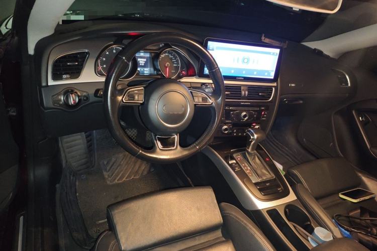 Used Audi A5 2014 Coupe 45 TFSI Center Console