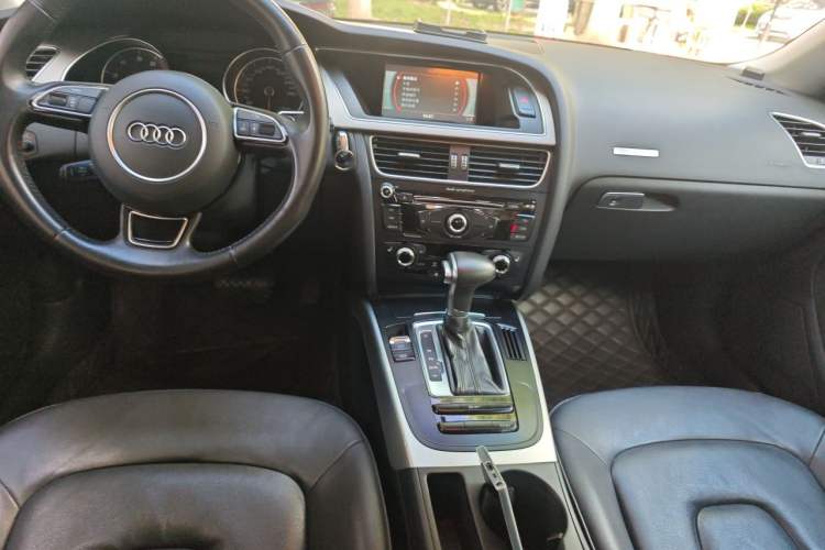 Used Audi A5 2014 Sportback 45 TFSI Center Console