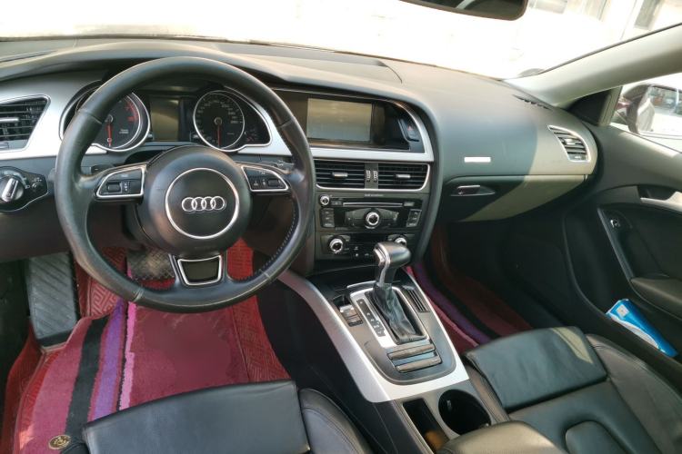 Used Audi A5 2014 Coupe 45 TFSI Center Console