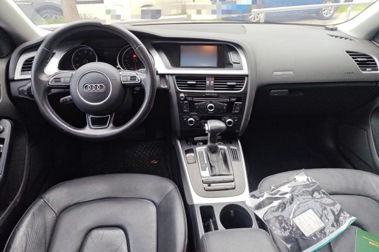 Used Audi A5 2014 Sportback 45 TFSI Center Console