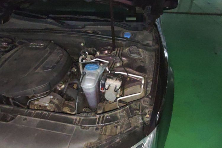 Used Audi A5 2014 Sportback 45 TFSI Engine Bay Left