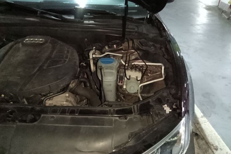 Used Audi A5 2014 Cabriolet 45 TFSI Engine Bay Left