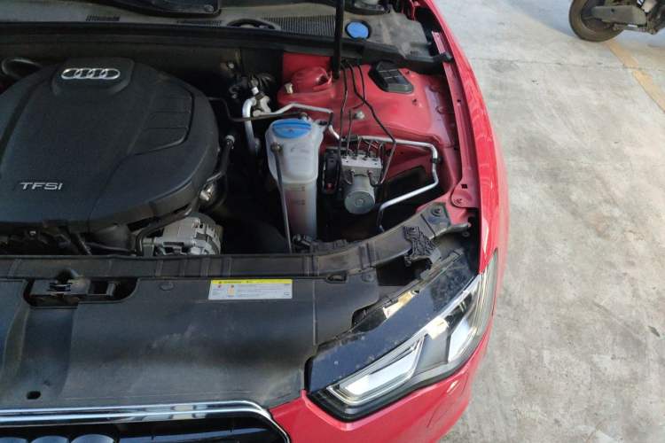 Used Audi A5 2014 Sportback 45 TFSI Engine Bay Left