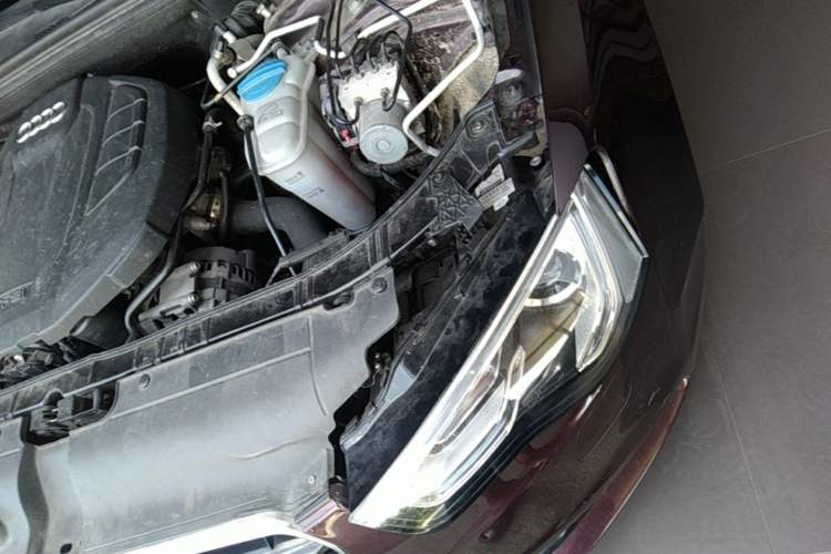 Used Audi A5 2014 Cabriolet 45 TFSI Engine Bay Left