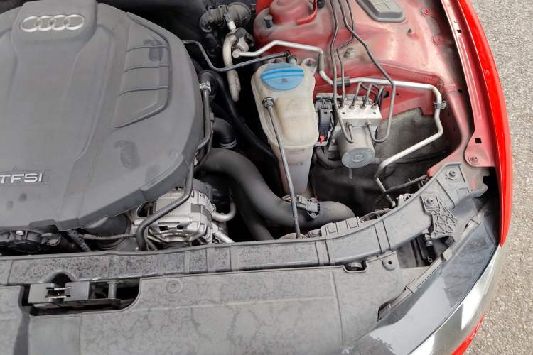 Used Audi A5 2014 Sportback 45 TFSI Engine Bay Left