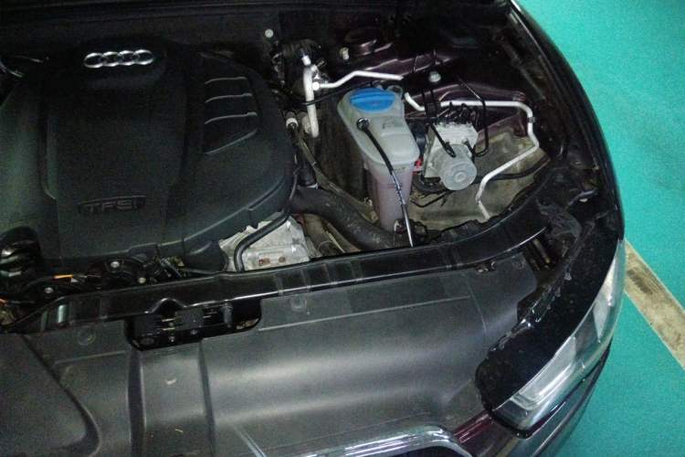 Used Audi A5 2014 Sportback 45 TFSI Engine Bay Left