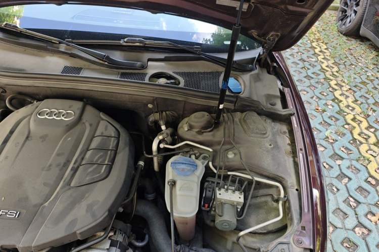 Used Audi A5 2014 Sportback 45 TFSI Engine Bay Left