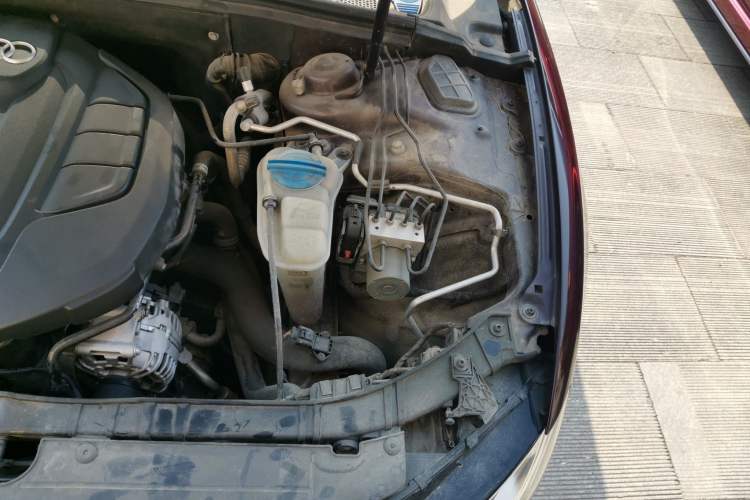 Used Audi A5 2014 Coupe 45 TFSI Engine Bay Left