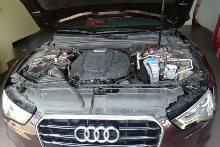 Used Audi A5 2014 Cabriolet 45 TFSI Engine Bay