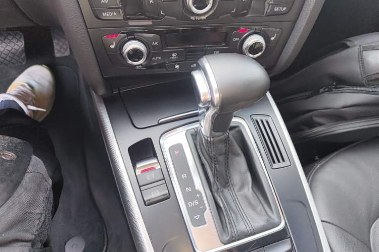 Used Audi A5 2014 Sportback 45 TFSI Gear Lever