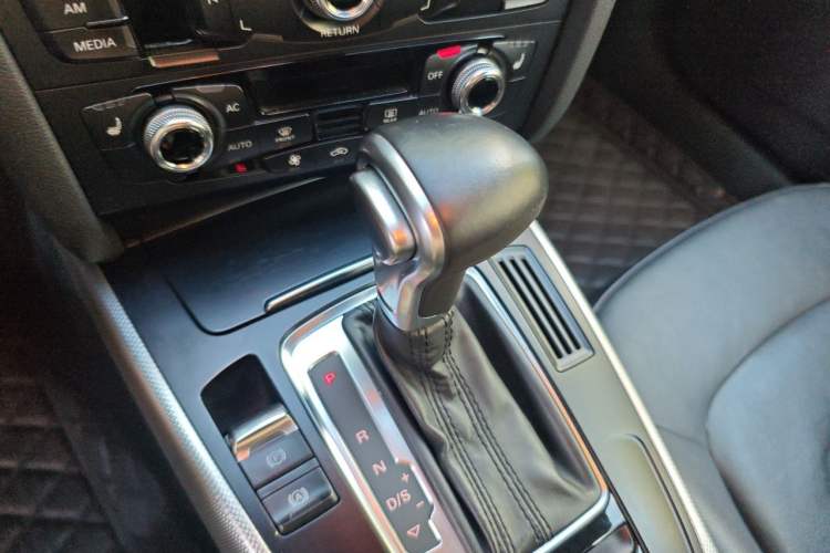 Used Audi A5 2014 Sportback 45 TFSI Gear Lever