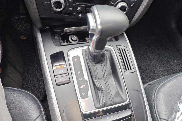 Used Audi A5 2014 Sportback 45 TFSI Gear Lever