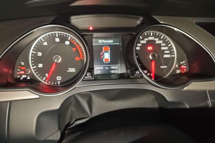 Used Audi A5 2014 Sportback 45 TFSI Odometer Close Up
