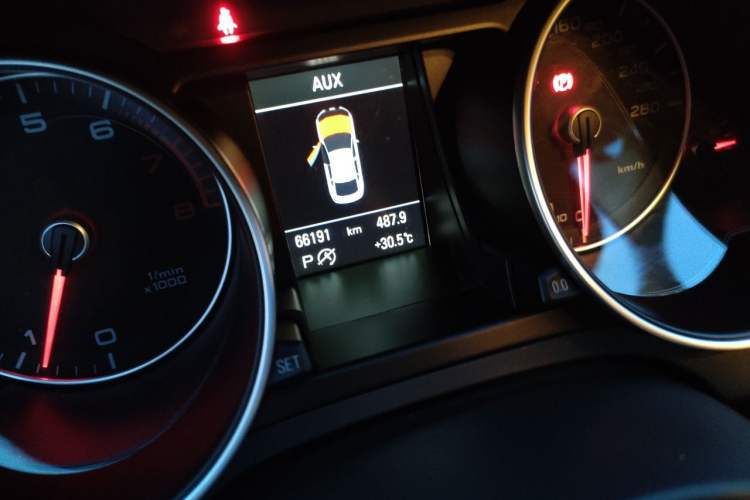 Used Audi A5 2014 Sportback 45 TFSI Odometer Close Up