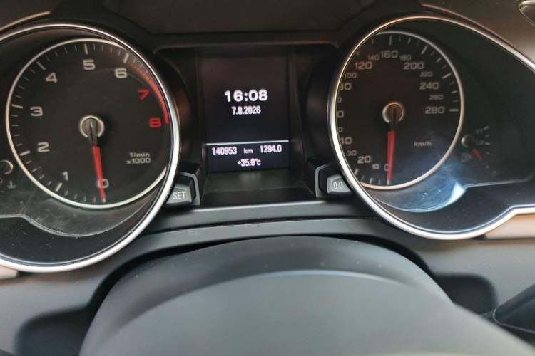 Used Audi A5 2014 Sportback 45 TFSI Odometer Close Up