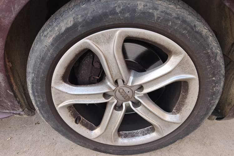 Used Audi A5 2014 Coupe 45 TFSI Right Front Wheel Hub