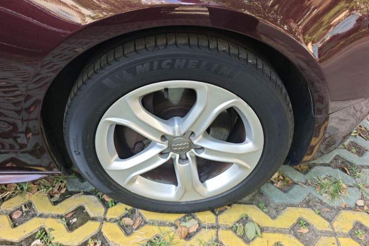 Used Audi A5 2014 Sportback 45 TFSI Right Front Wheel Hub