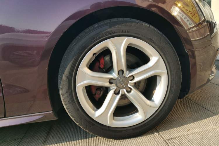 Used Audi A5 2014 Coupe 45 TFSI Right Front Wheel Hub