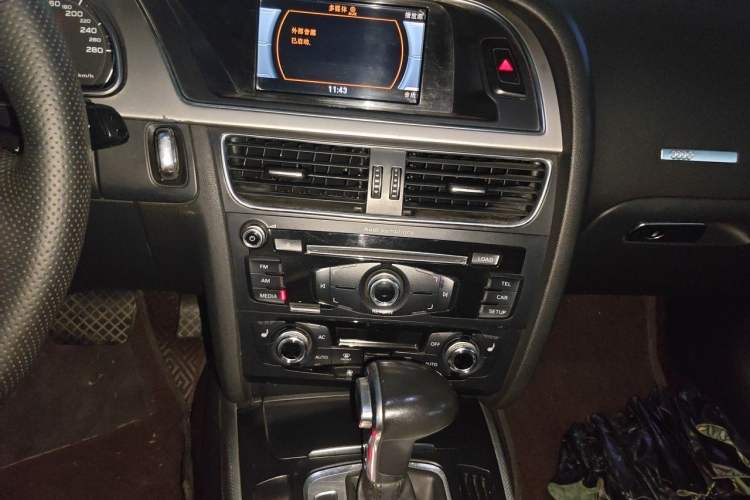 Used Audi A5 2014 Cabriolet 45 TFSI Audio And AC Panel