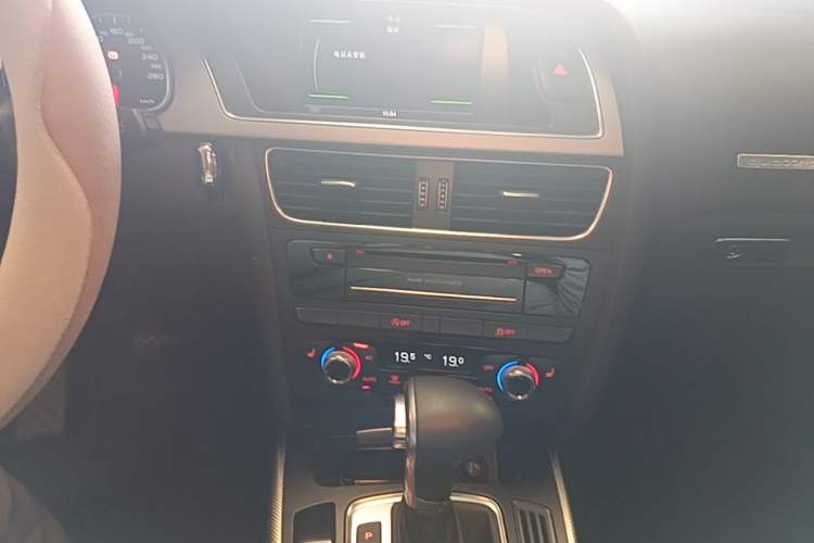 Used Audi A5 2014 Sportback 45 TFSI quattro Audio And AC Panel