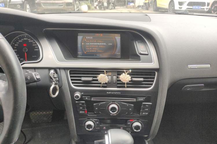 Used Audi A5 2014 Coupe 45 TFSI Audio And AC Panel