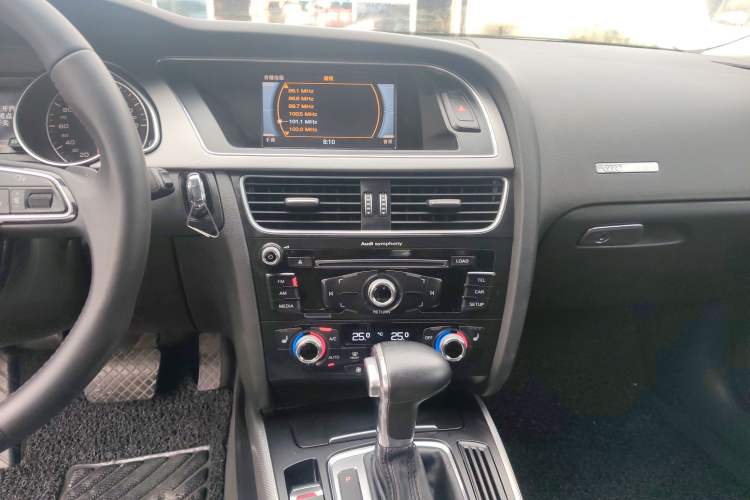 Used Audi A5 2014 Sportback 45 TFSI Audio And AC Panel