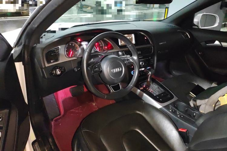 Used Audi A5 2014 Cabriolet 45 TFSI Center Console