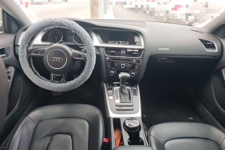 Used Audi A5 2014 Sportback 45 TFSI Center Console