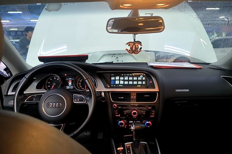 Used Audi A5 2014 Coupe 45 TFSI Center Console