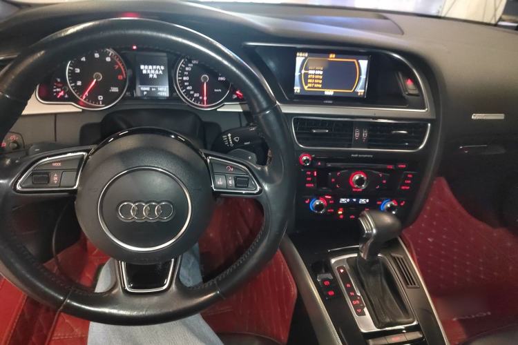 Used Audi A5 2014 Cabriolet 45 TFSI Center Console