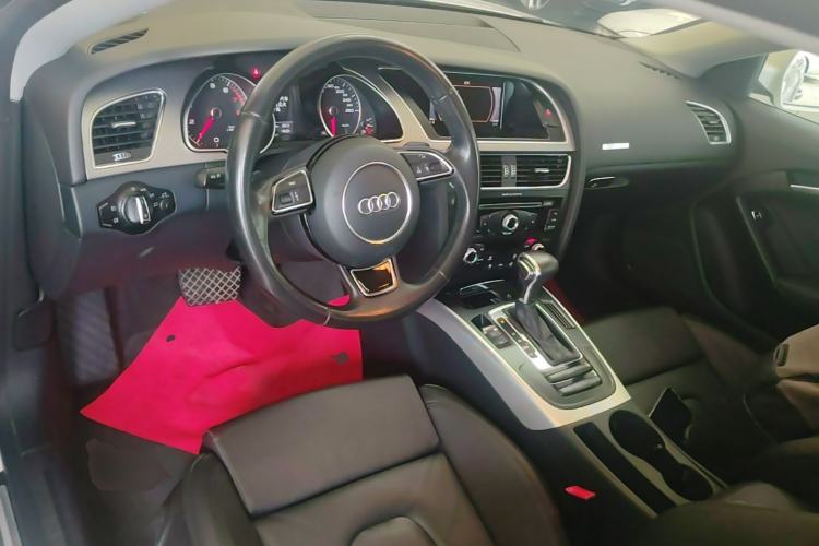 Used Audi A5 2014 Coupe 45 TFSI Center Console