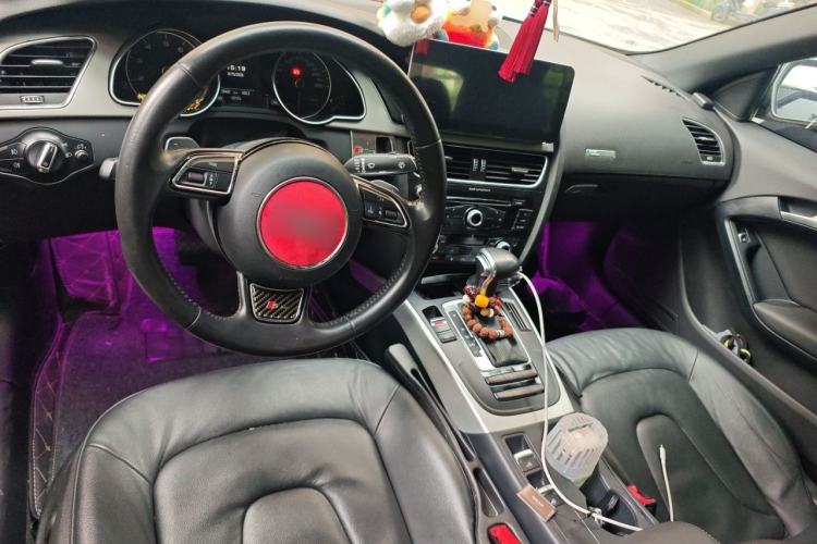 Used Audi A5 2014 Cabriolet 45 TFSI Center Console