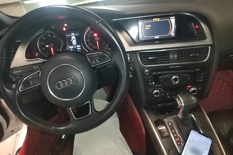 Used Audi A5 2014 Cabriolet 45 TFSI Center Console