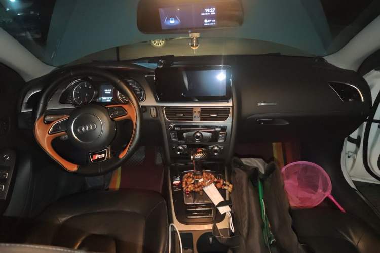 Used Audi A5 2014 Sportback 45 TFSI Center Console