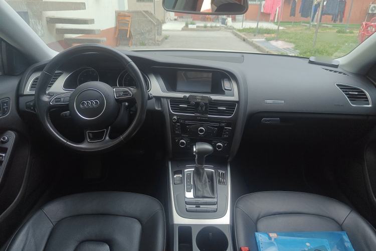 Used Audi A5 2014 Sportback 45 TFSI Center Console