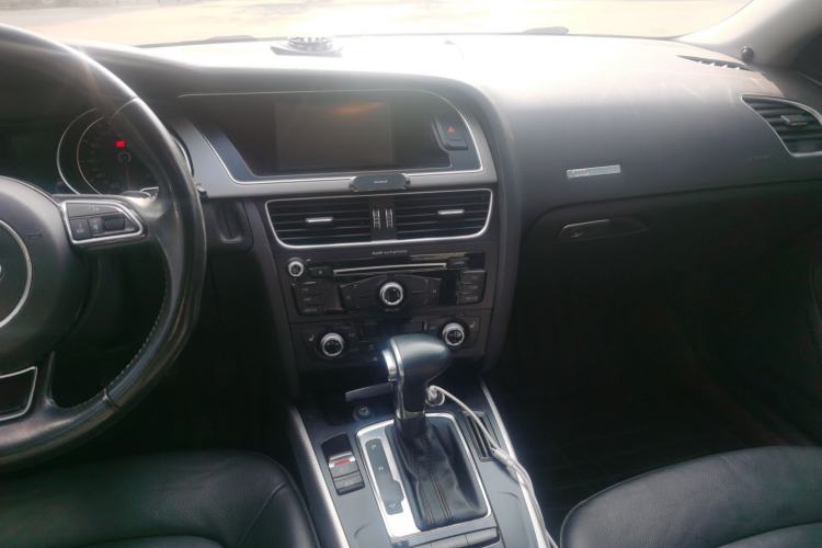 Used Audi A5 2014 Sportback 45 TFSI Center Console