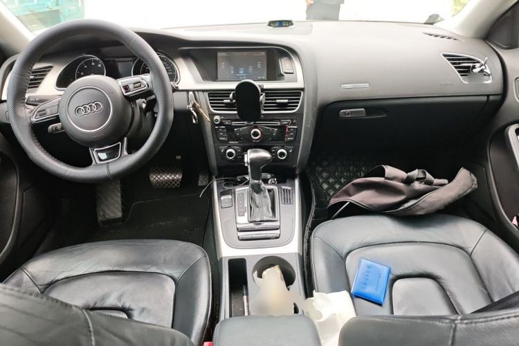 Used Audi A5 2014 Sportback 45 TFSI Center Console