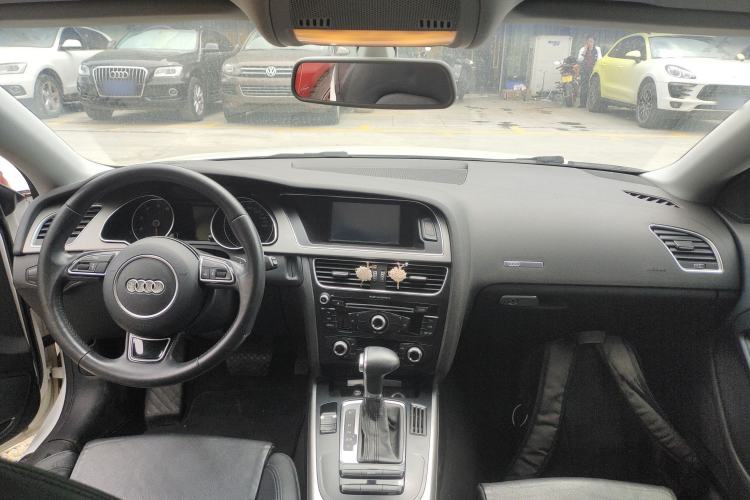 Used Audi A5 2014 Coupe 45 TFSI Center Console