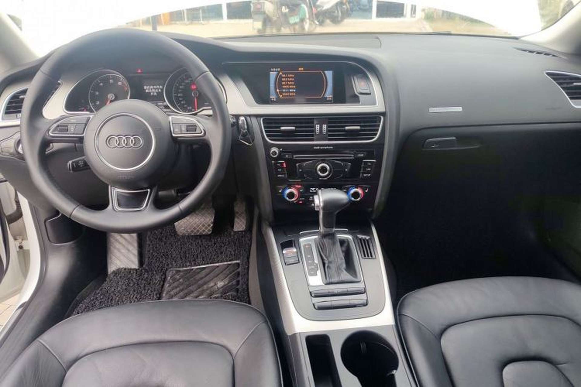 Used Audi A5 2014 Sportback 45 TFSI Center Console