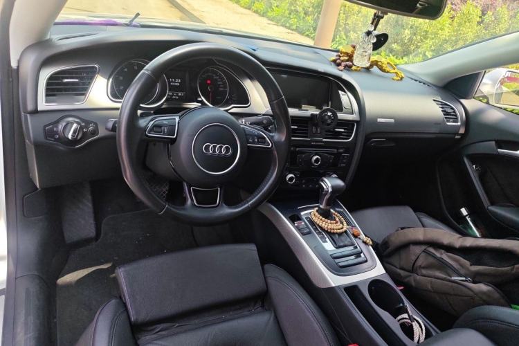 Used Audi A5 2014 Coupe 45 TFSI Center Console