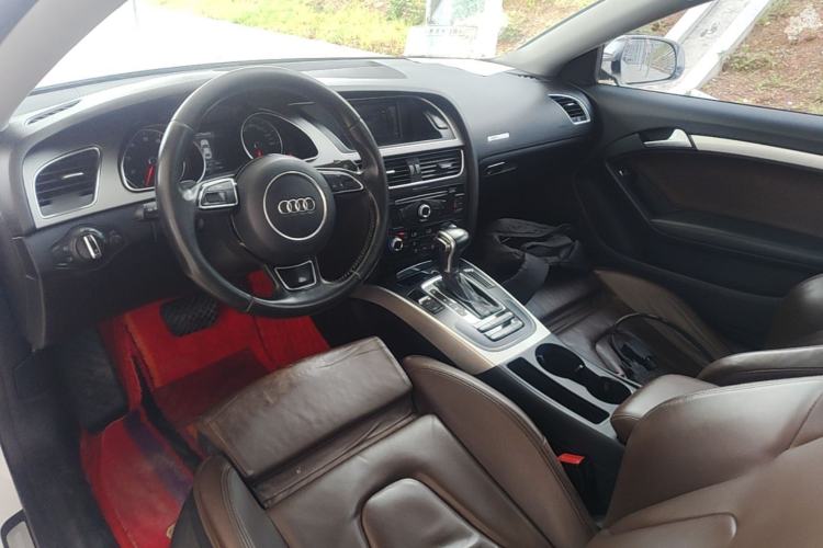 Used Audi A5 2014 Coupe 45 TFSI Center Console