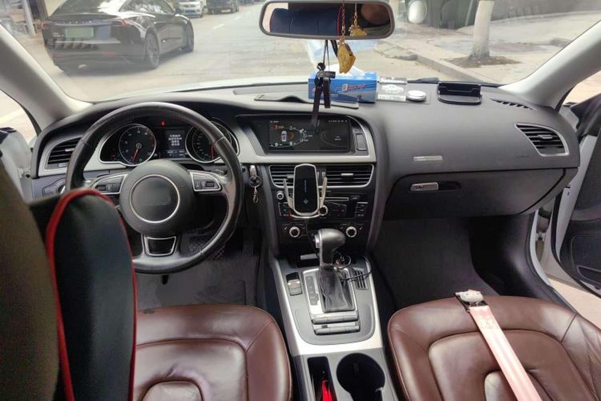 Used Audi A5 2014 Sportback 45 TFSI Center Console