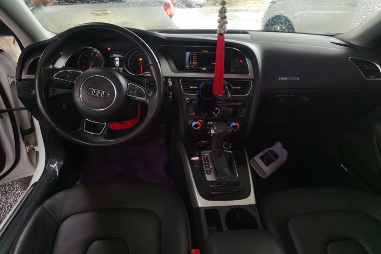 Used Audi A5 2014 Sportback 45 TFSI Center Console