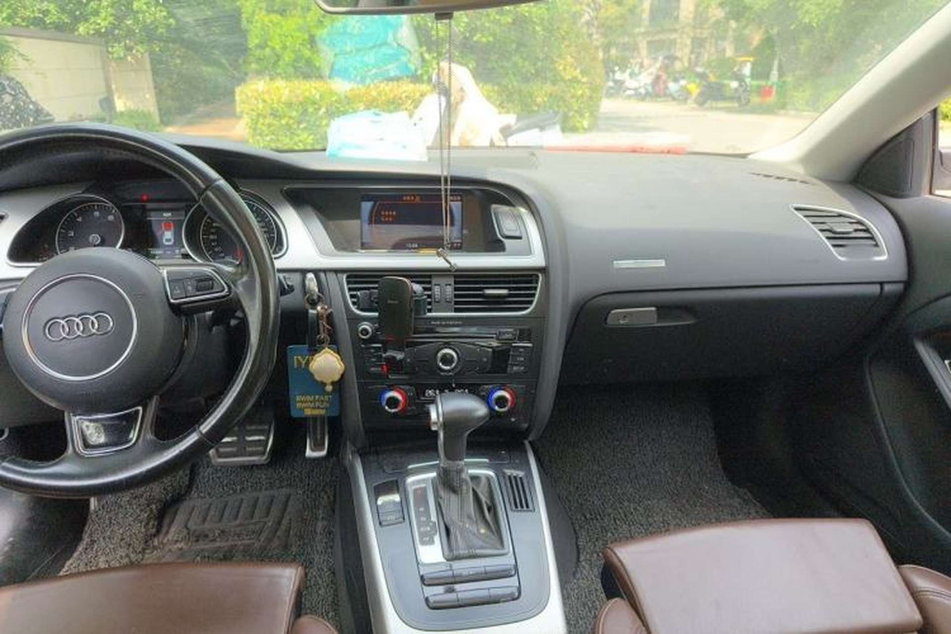 Used Audi A5 2014 Coupe 45 TFSI Center Console