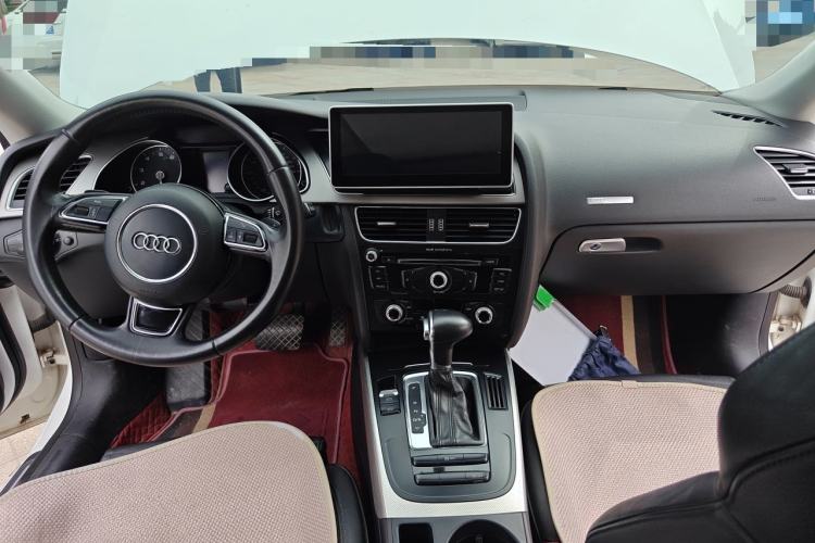 Used Audi A5 2014 Coupe 45 TFSI Center Console